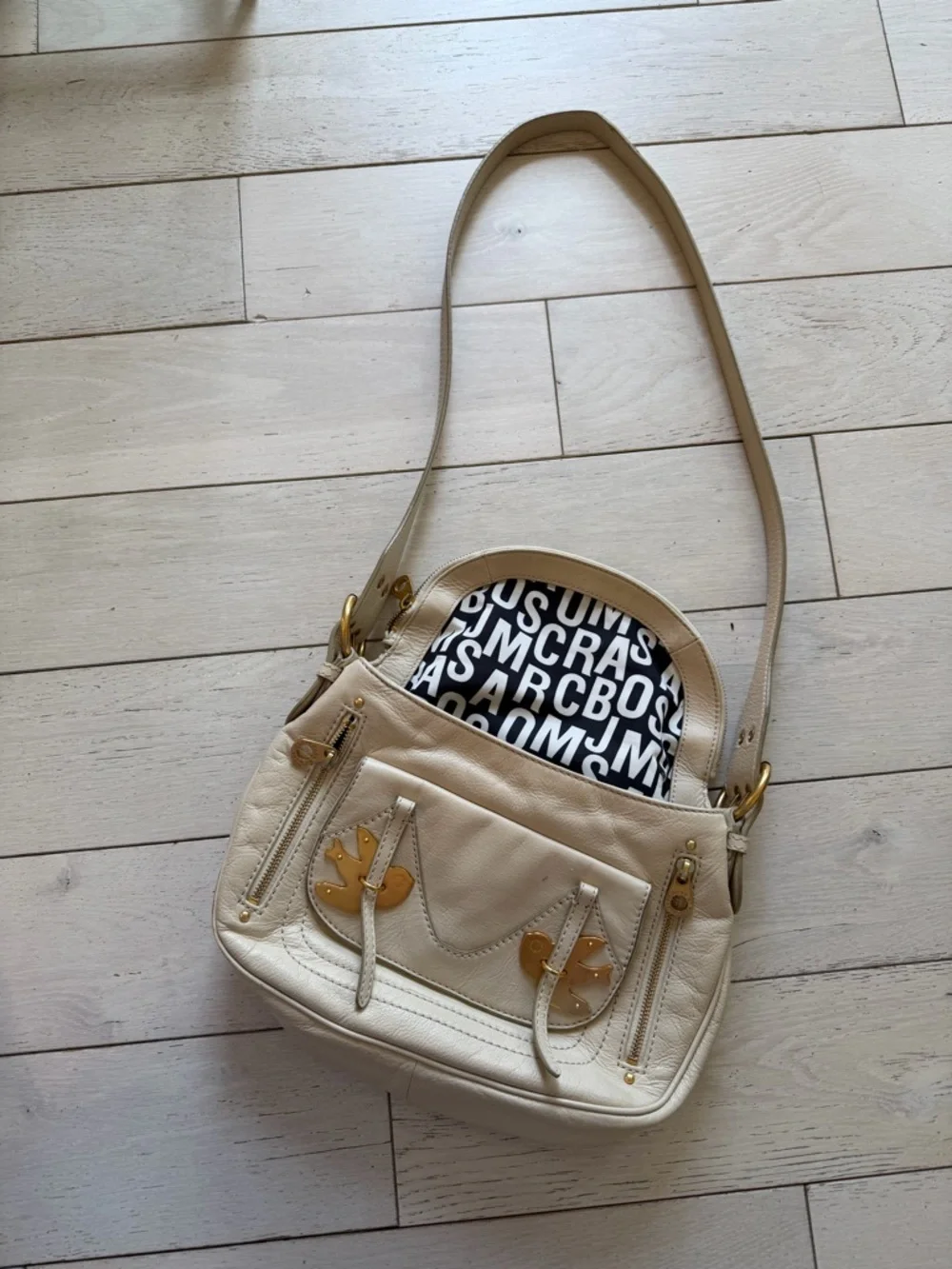 Marc Jacobs Cream Leather Shoulder Bag with Gold Hardware - Picture 1 of 11